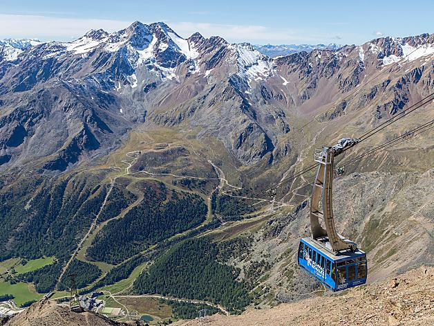 Cable car to our glacier hotel in Val Senales 