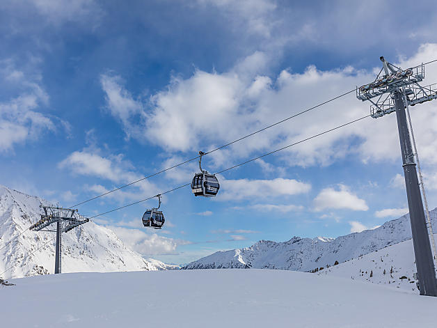 Cable car to the Grawand mountain hotel in Italy 