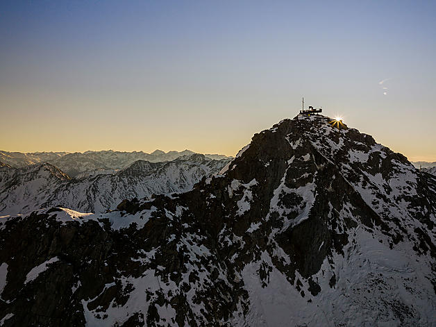 Aussichtsplattform Iceman Ötzi Peak, eine der bekanntesten Sehenswürdigkeiten im Schnalstal auf dem Gletscher